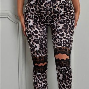 🔥Floral Hollow Out Leopard Print Skinny Leggings